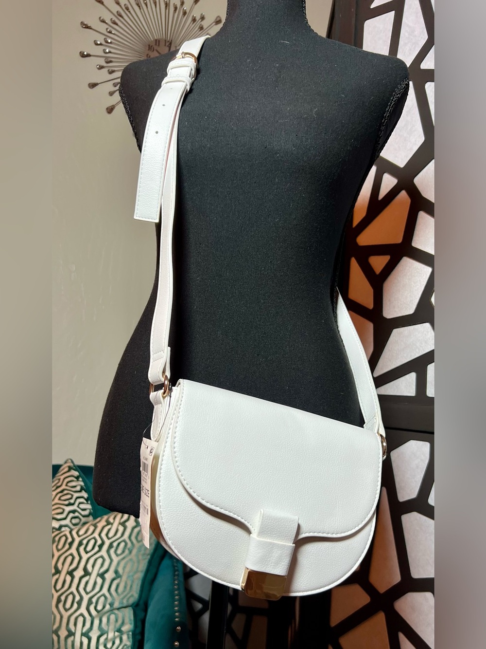 On 34th Holmme white with gold adjustable crossbody Bag. NWT